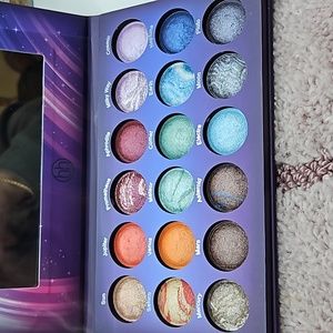 nwt GALAXY CHIC 18 Color Baked Eyeshadow Palette NEW in Box